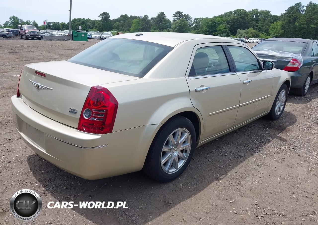 2010 Chrysler 300 Touring-Signature Series-Executive Series VIN:2C3CA5CV2AH213581 - 4