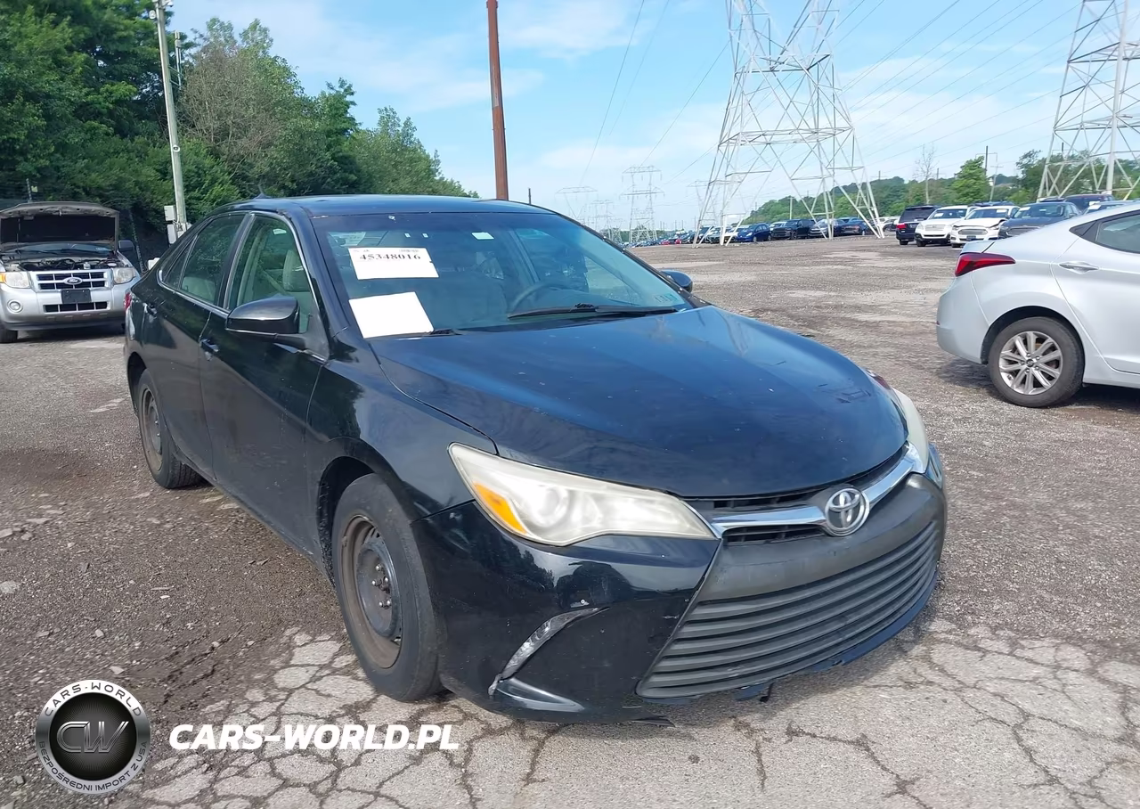 2015 Toyota Camry Le – zdjęcie 1 z 17