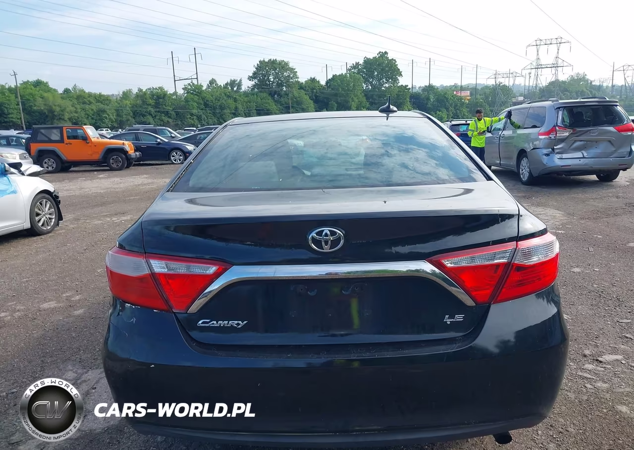 2015 Toyota Camry Le VIN:4T1BF1FK4FU038222 - 17