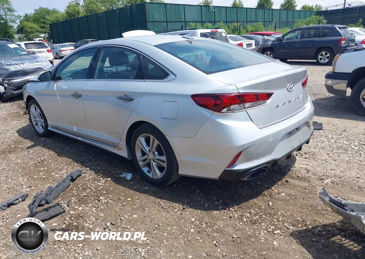2018 Hyundai Sonata Sport VIN:5NPE34AF7JH628620 - 3