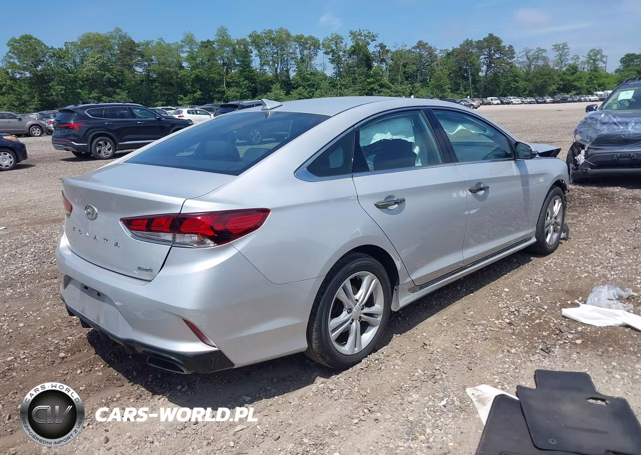 2018 Hyundai Sonata Sport VIN:5NPE34AF7JH628620 - 4