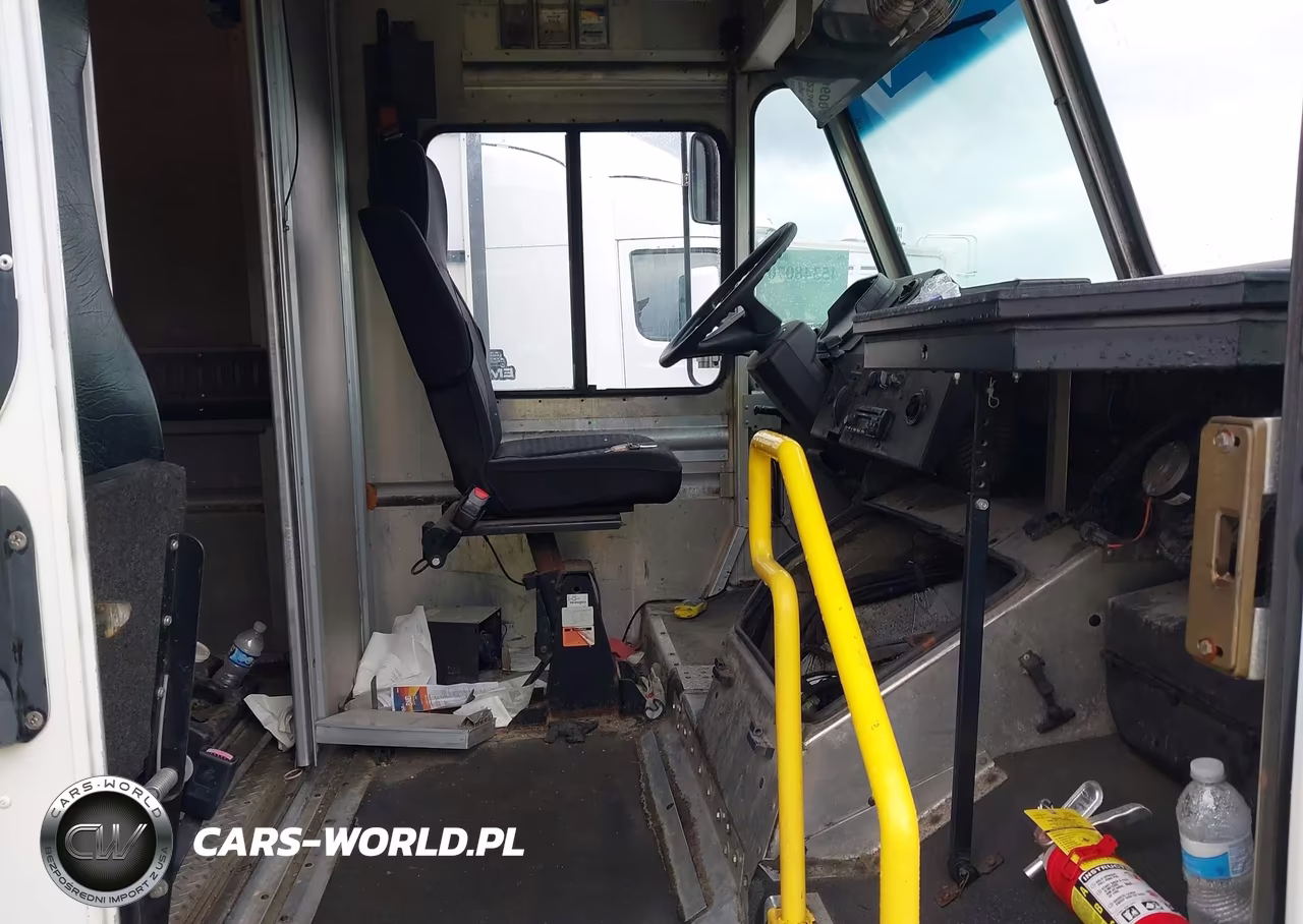 2013 Freightliner Chassis M Line Walk-In Van VIN:4UZAC3DV8DCFF6820 - 7