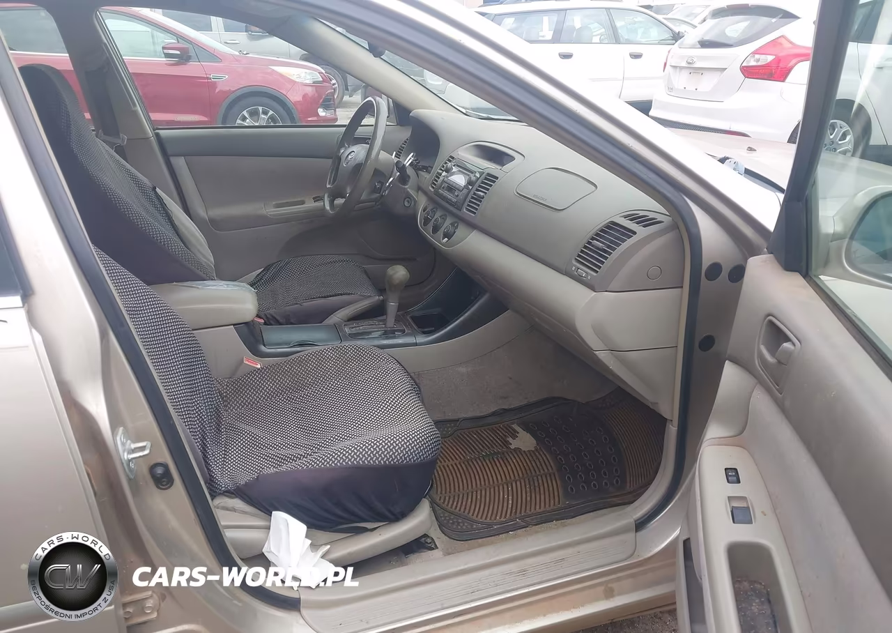 2002 Toyota Camry Le VIN:JTDBE32K120052508 - 5
