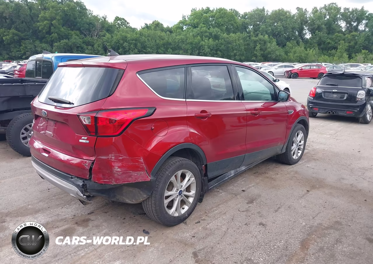 2019 Ford Escape Se VIN:1FMCU9GD8KUC53380 - 4