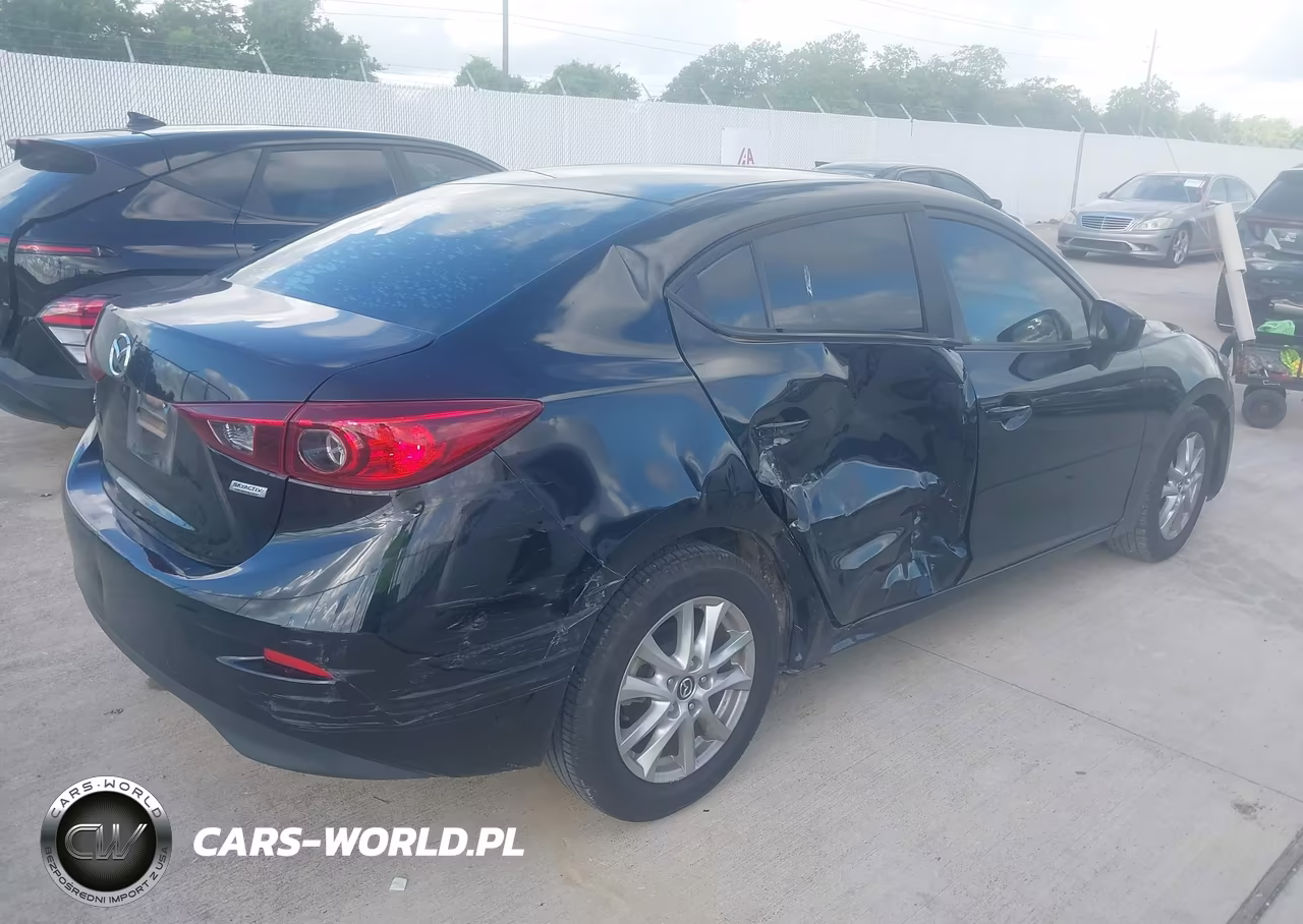 2018 Mazda Mazda3 Sport VIN:3MZBN1U70JM176758 - 4