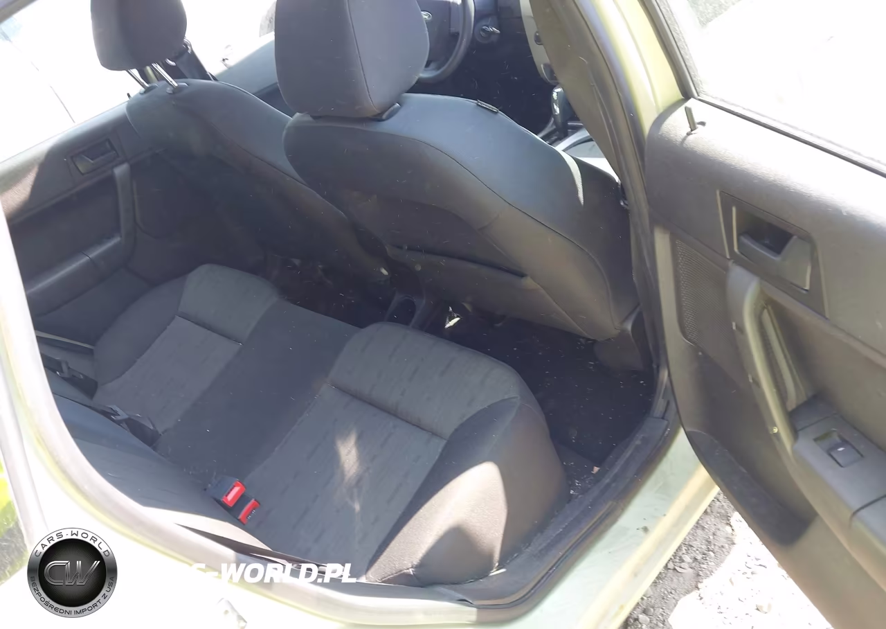 2010 Ford Focus Se VIN:1FAHP3FN6AW119954 - 8