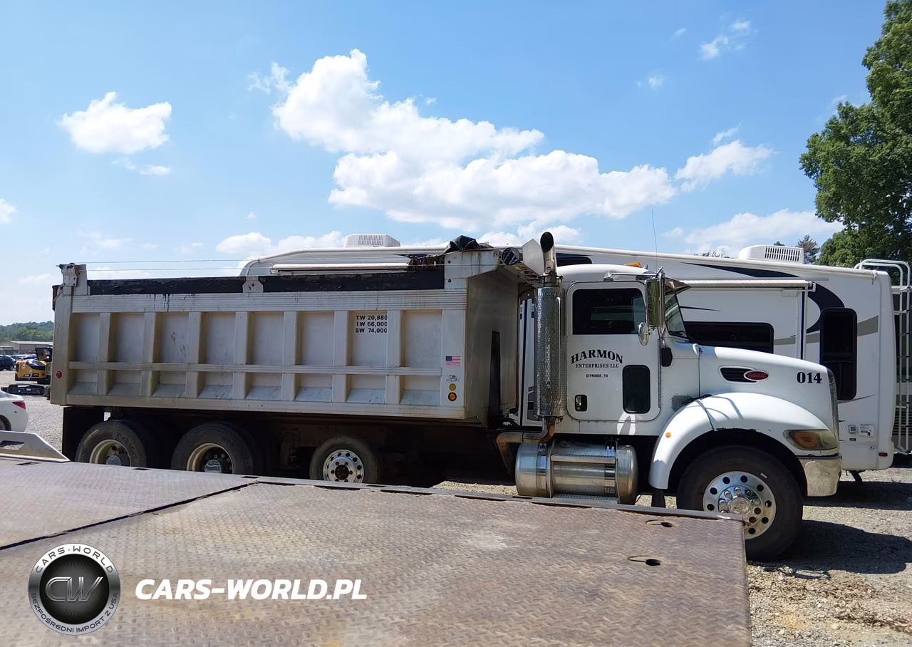 2006 Peterbilt 335 VIN:2NPLLZ9X36M661910 - 13