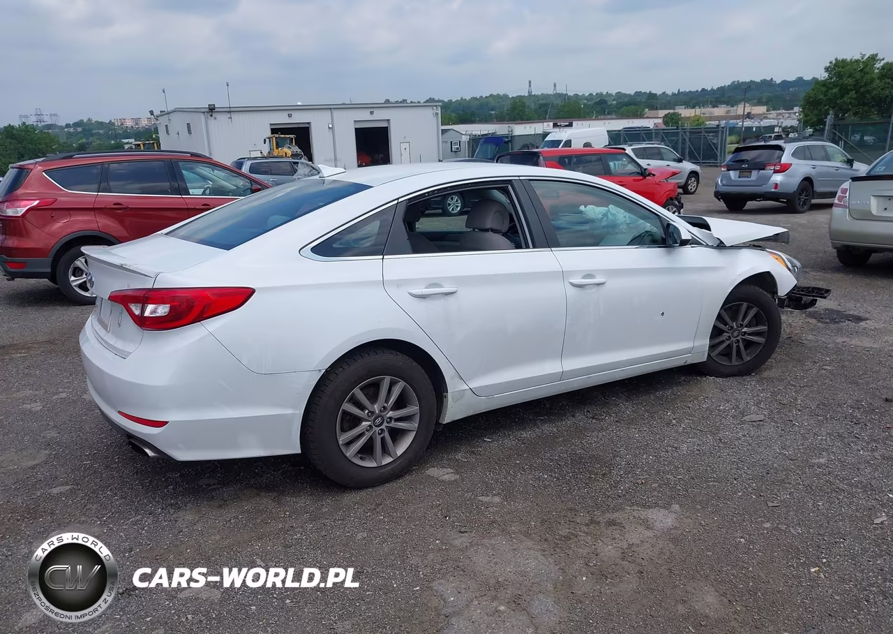 2016 Hyundai Sonata VIN:5NPE24AF1GH434967 - 4