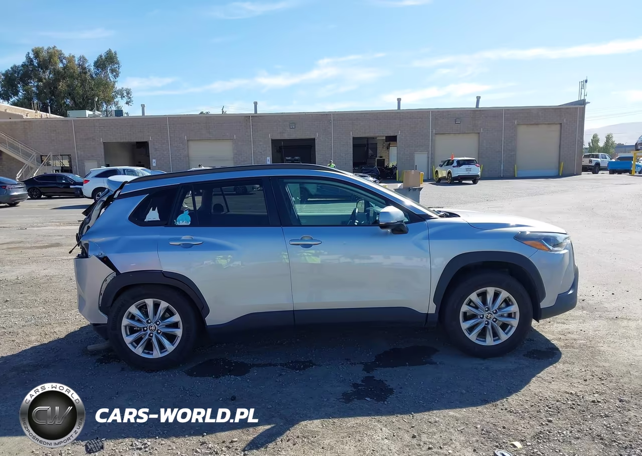 2022 Toyota Corolla Cross Le VIN:7MUCAABG0NV004991 - 13