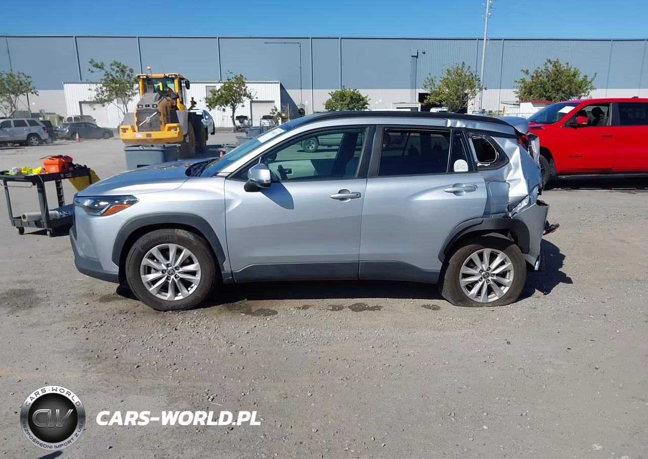 2022 Toyota Corolla Cross Le VIN:7MUCAABG0NV004991 - 14