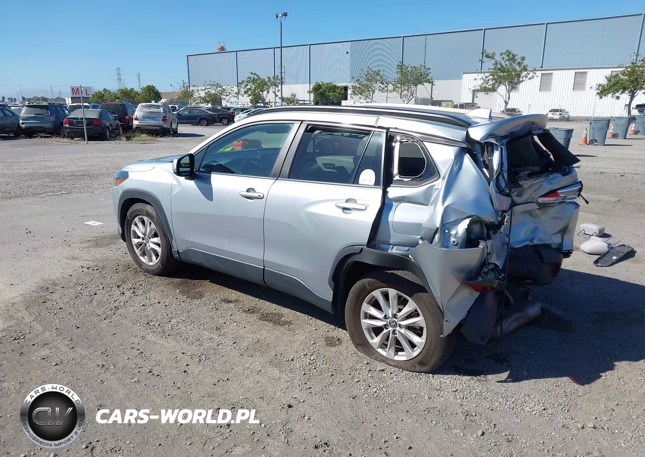 2022 Toyota Corolla Cross Le VIN:7MUCAABG0NV004991 - 3