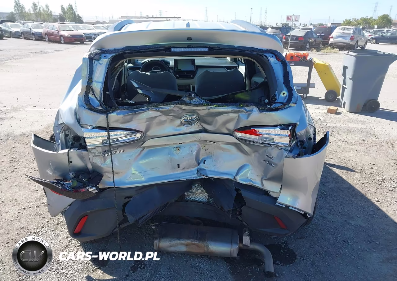 2022 Toyota Corolla Cross Le VIN:7MUCAABG0NV004991 - 6