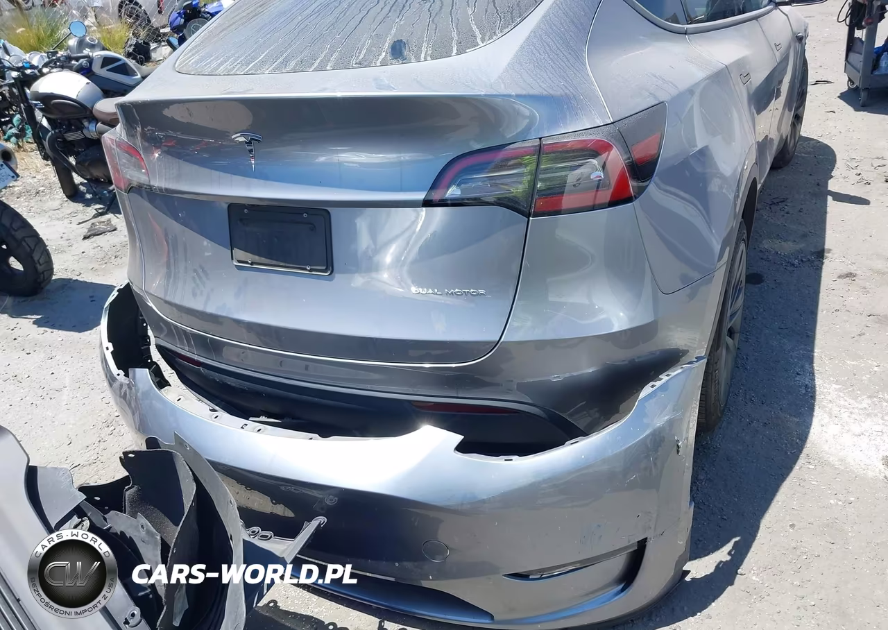 2024 Tesla Model Y Long Range Dual Motor All-Wheel Drive VIN:7SAYGDEEXRA299408 - 17