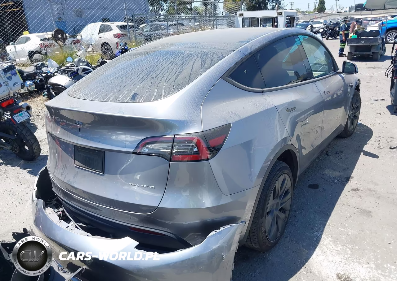 2024 Tesla Model Y Long Range Dual Motor All-Wheel Drive VIN:7SAYGDEEXRA299408 - 4