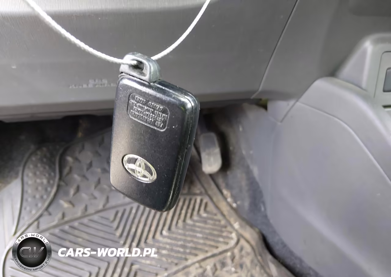 2012 Toyota Prius V Two VIN:JTDZN3EU6C3117168 - 11