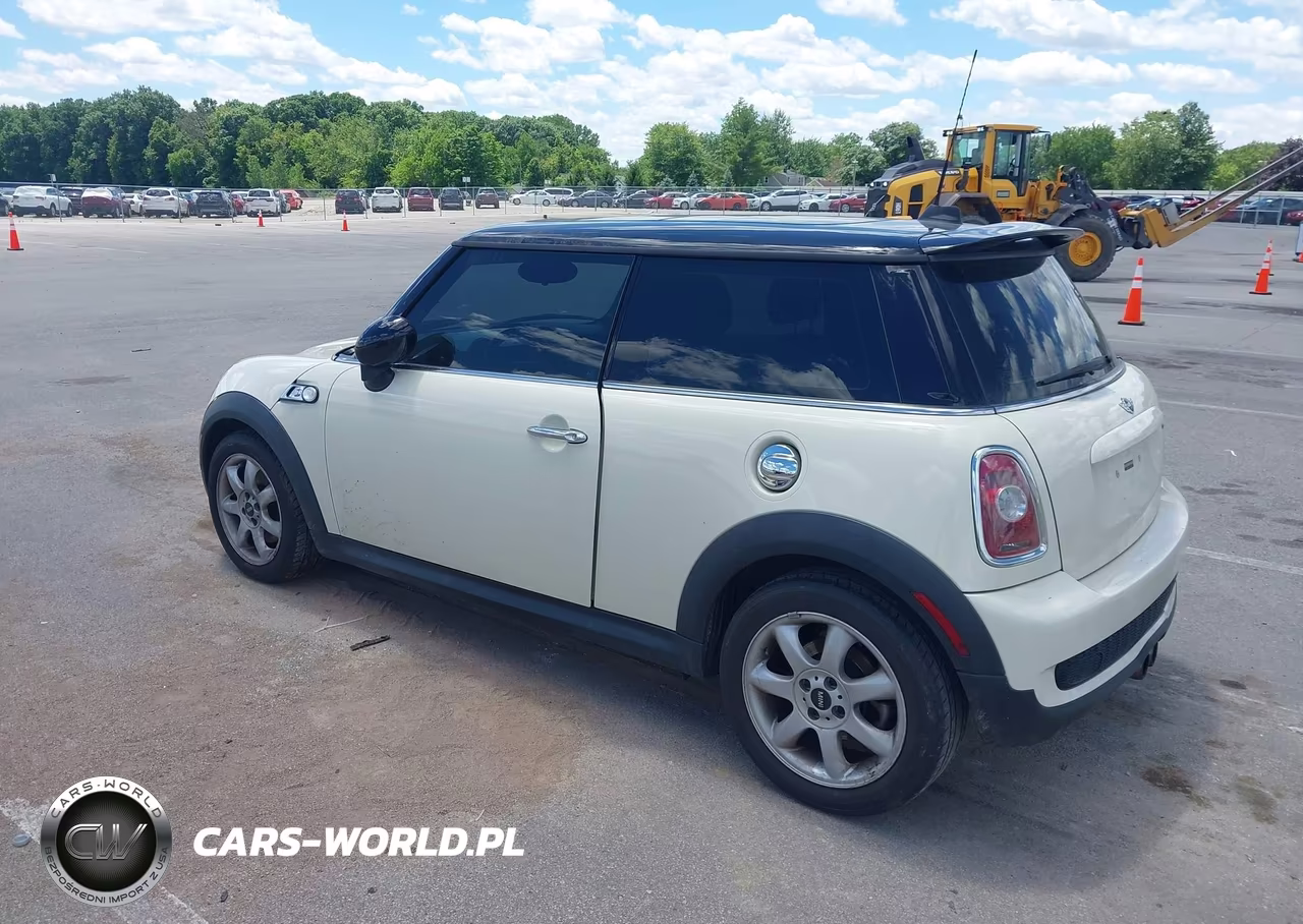 2010 Mini Cooper S VIN:WMWMF7C51ATZ72218 - 3