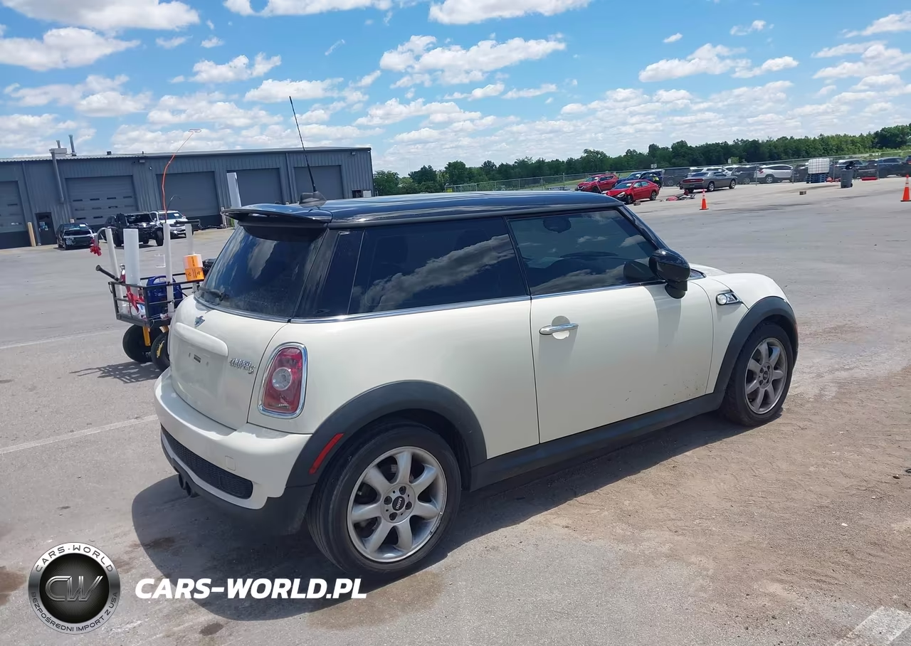 2010 Mini Cooper S VIN:WMWMF7C51ATZ72218 - 4