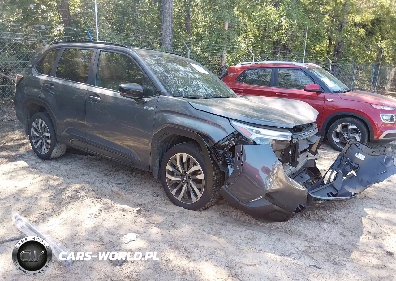 2025 Subaru Forester Touring Hybrid – zdjęcie 1 z 17