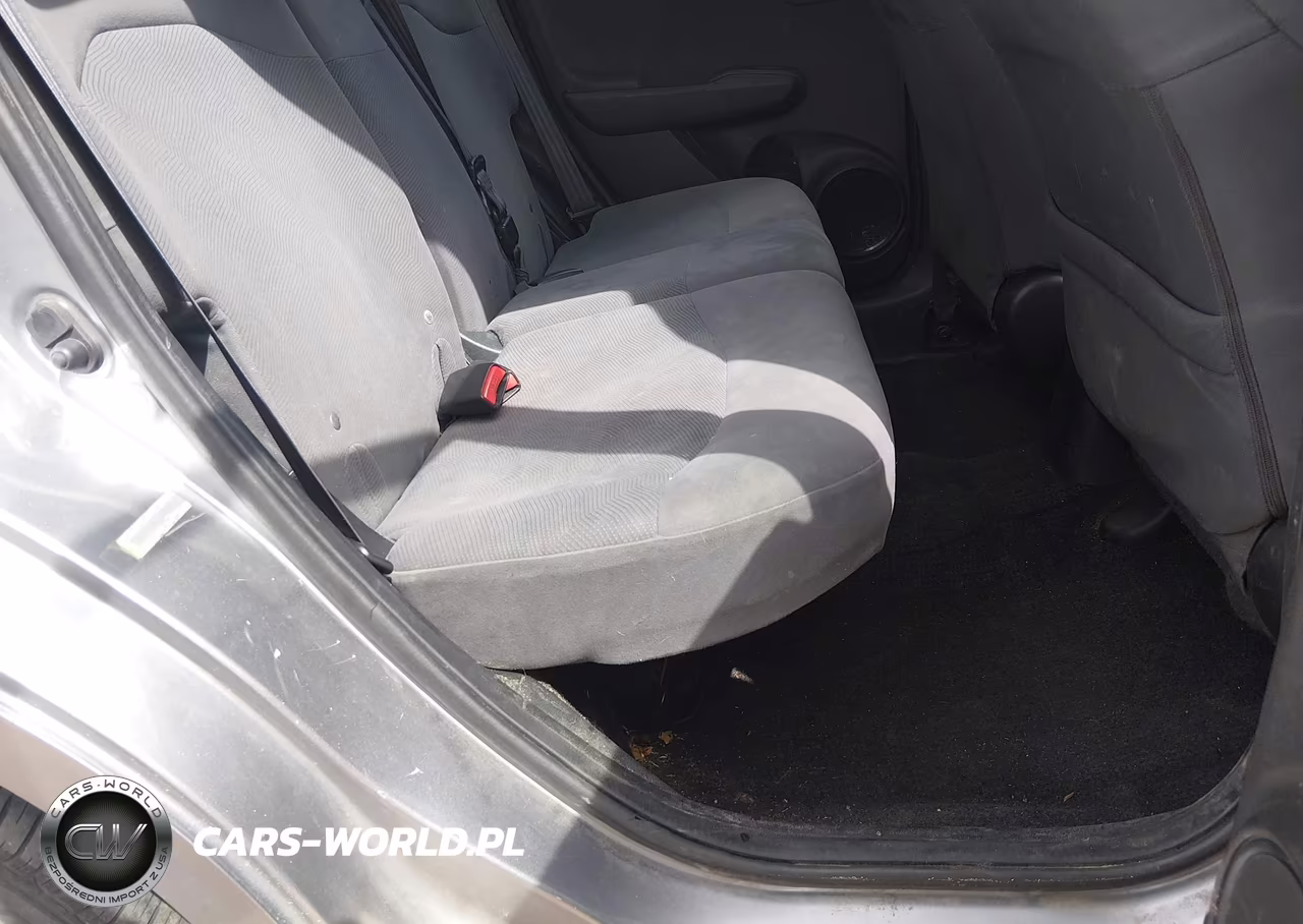 2010 Honda Fit VIN:JHMGE8H26AC029540 - 8