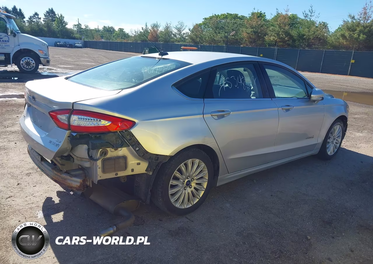 2015 Ford Fusion Hybrid Se VIN:3FA6P0LU1FR136379 - 4