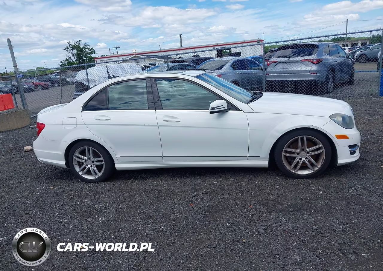 2013 Mercedes-Benz C 300 Sport 4Matic VIN:WDDGF8AB7DR256719 - 13