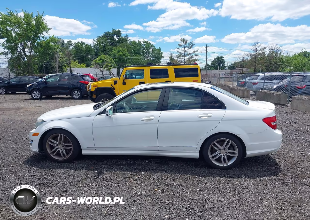 2013 Mercedes-Benz C 300 Sport 4Matic VIN:WDDGF8AB7DR256719 - 14