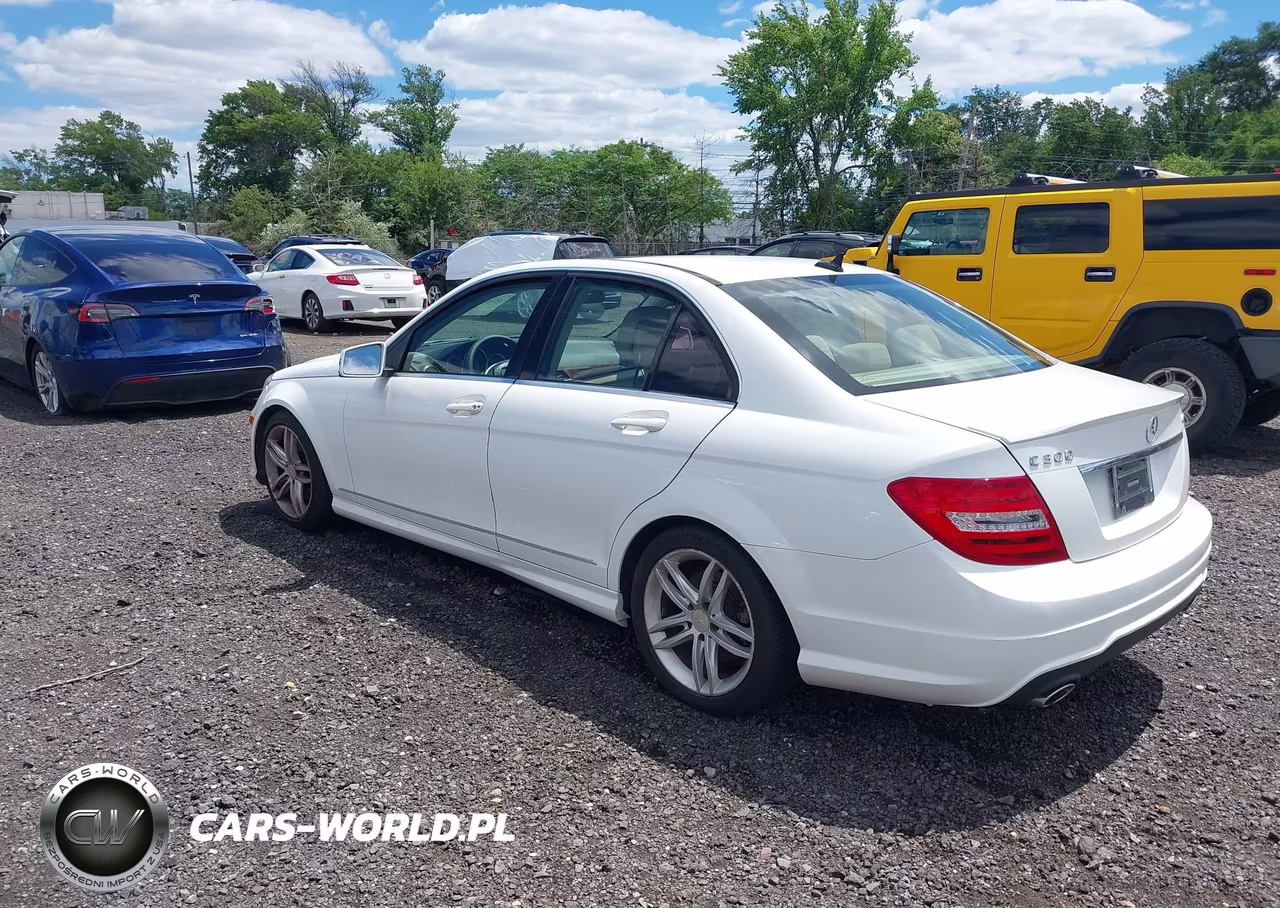 2013 Mercedes-Benz C 300 Sport 4Matic VIN:WDDGF8AB7DR256719 - 3