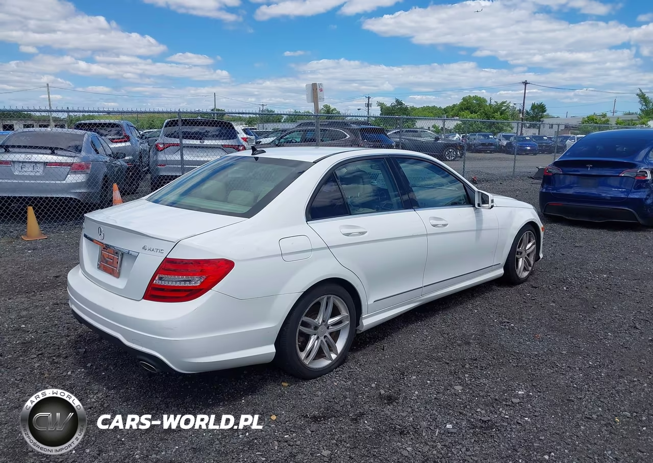 2013 Mercedes-Benz C 300 Sport 4Matic VIN:WDDGF8AB7DR256719 - 4