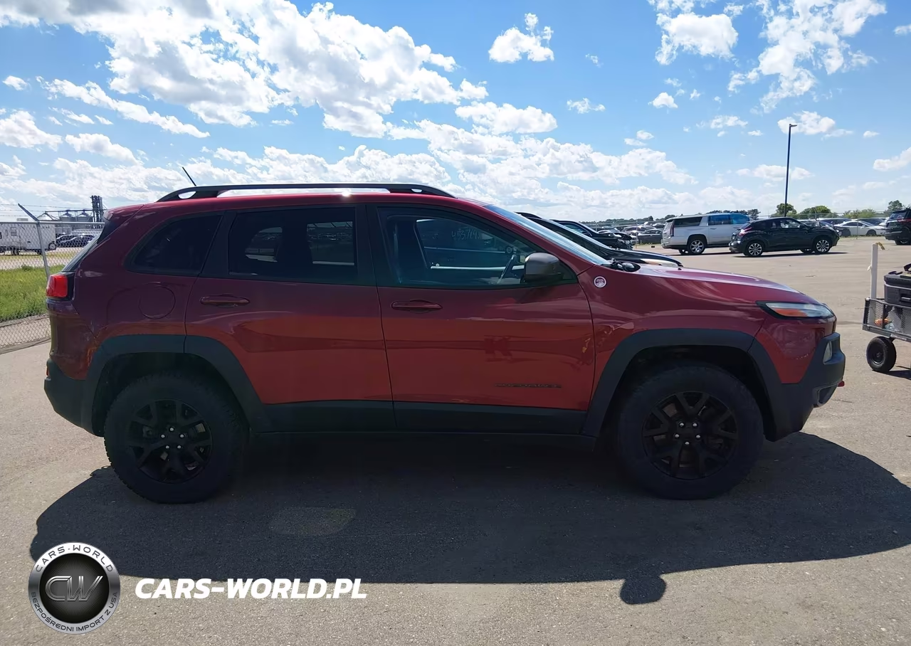 2015 Jeep Cherokee Trailhawk VIN:1C4PJMBS9FW582168 - 13