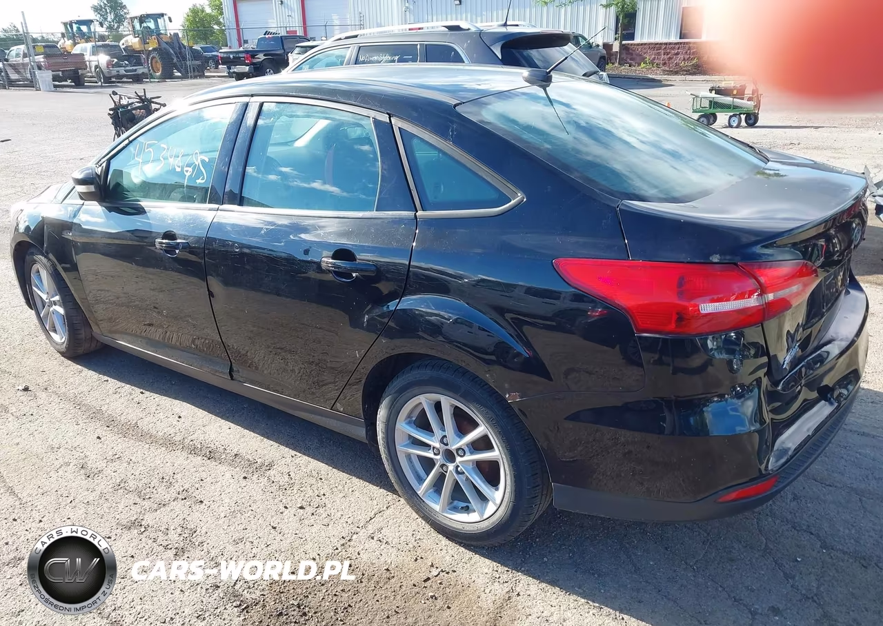 2017 Ford Focus Se VIN:1FADP3F28HL244132 - 3