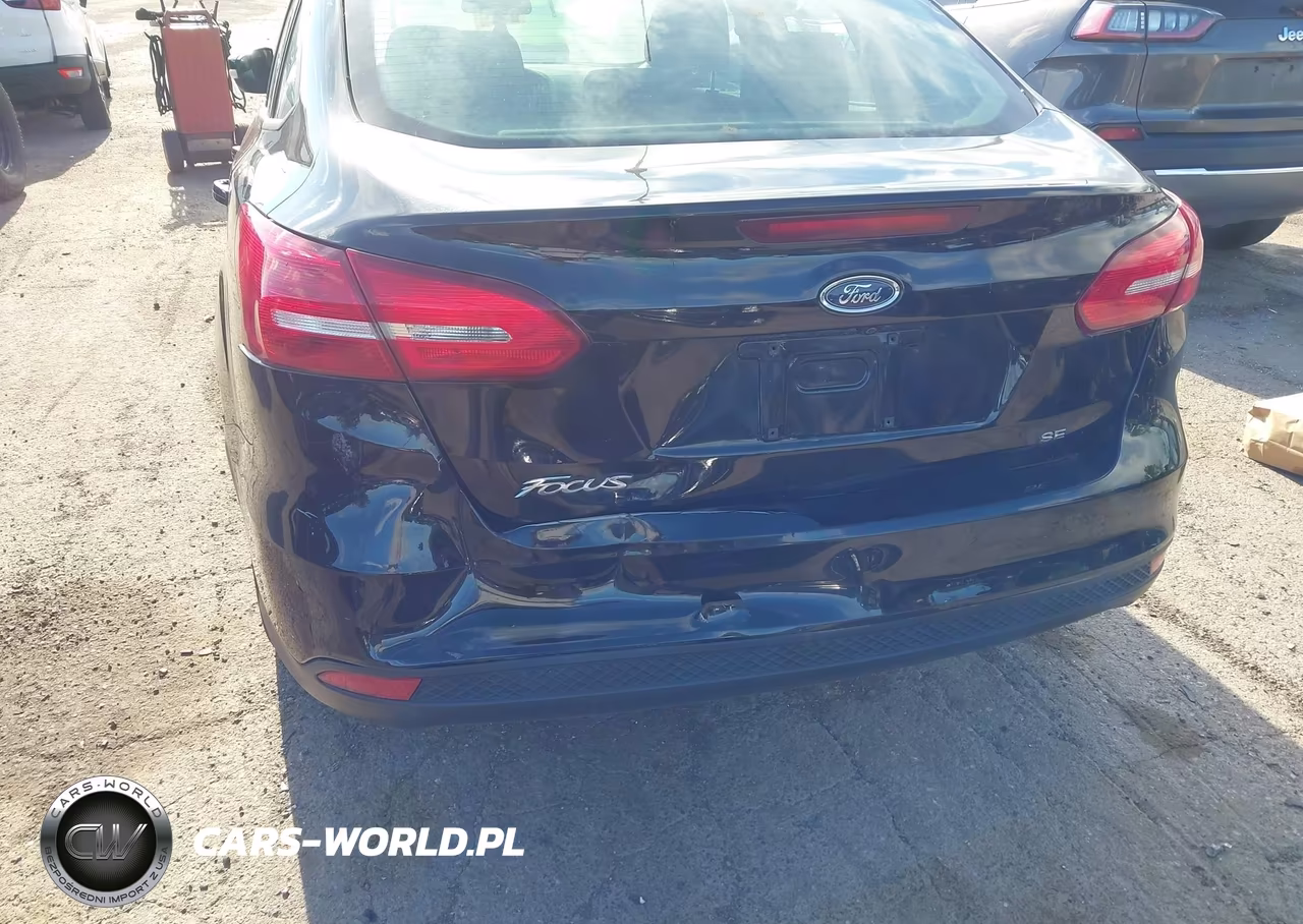 2017 Ford Focus Se VIN:1FADP3F28HL244132 - 6