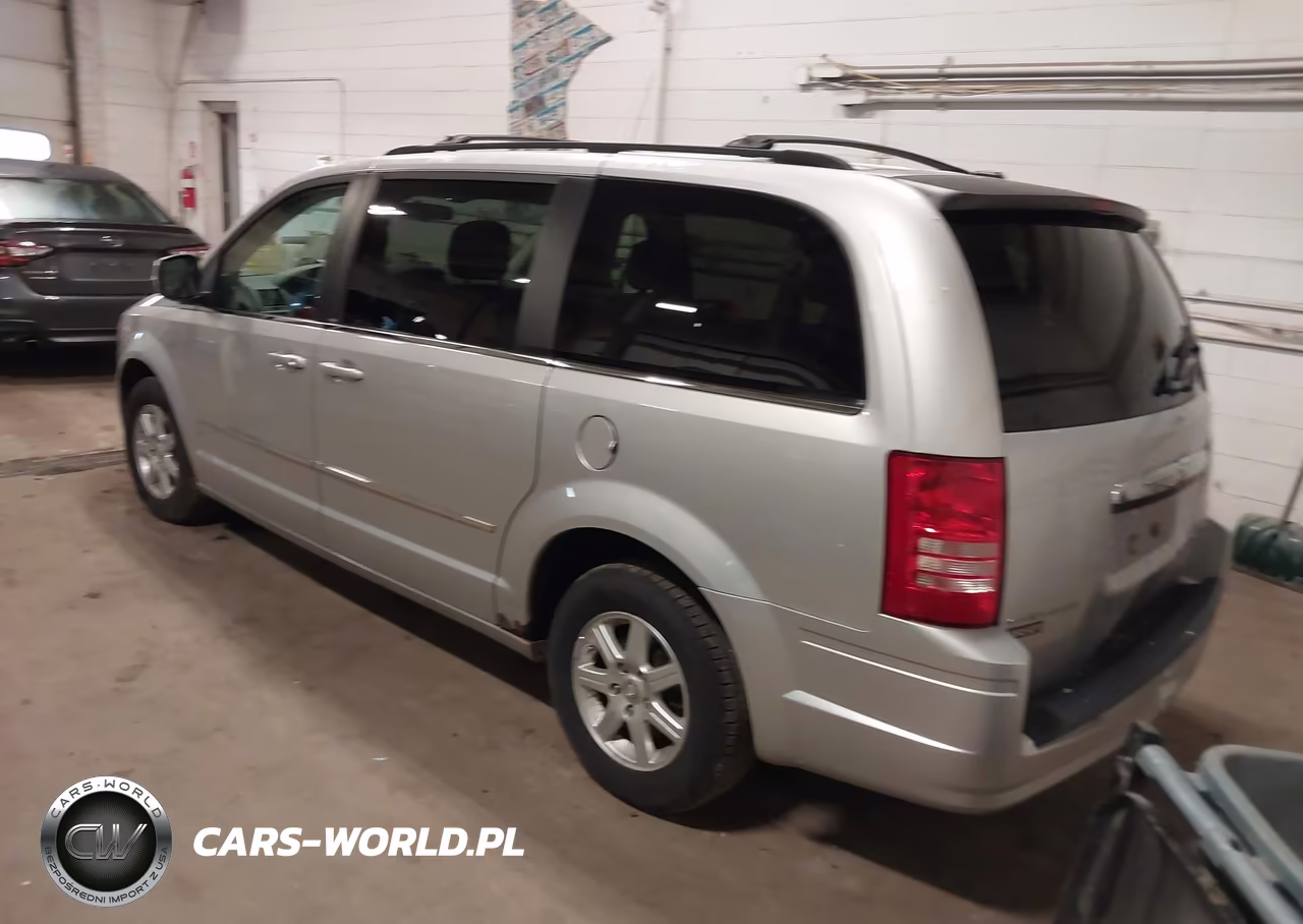 2010 Chrysler Town & Country Touring VIN:2A4RR5D19AR347826 - 3