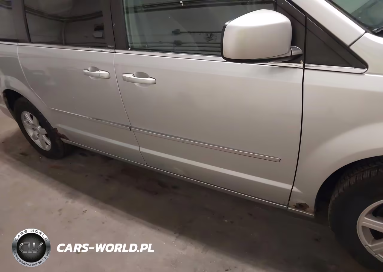 2010 Chrysler Town & Country Touring VIN:2A4RR5D19AR347826 - 6