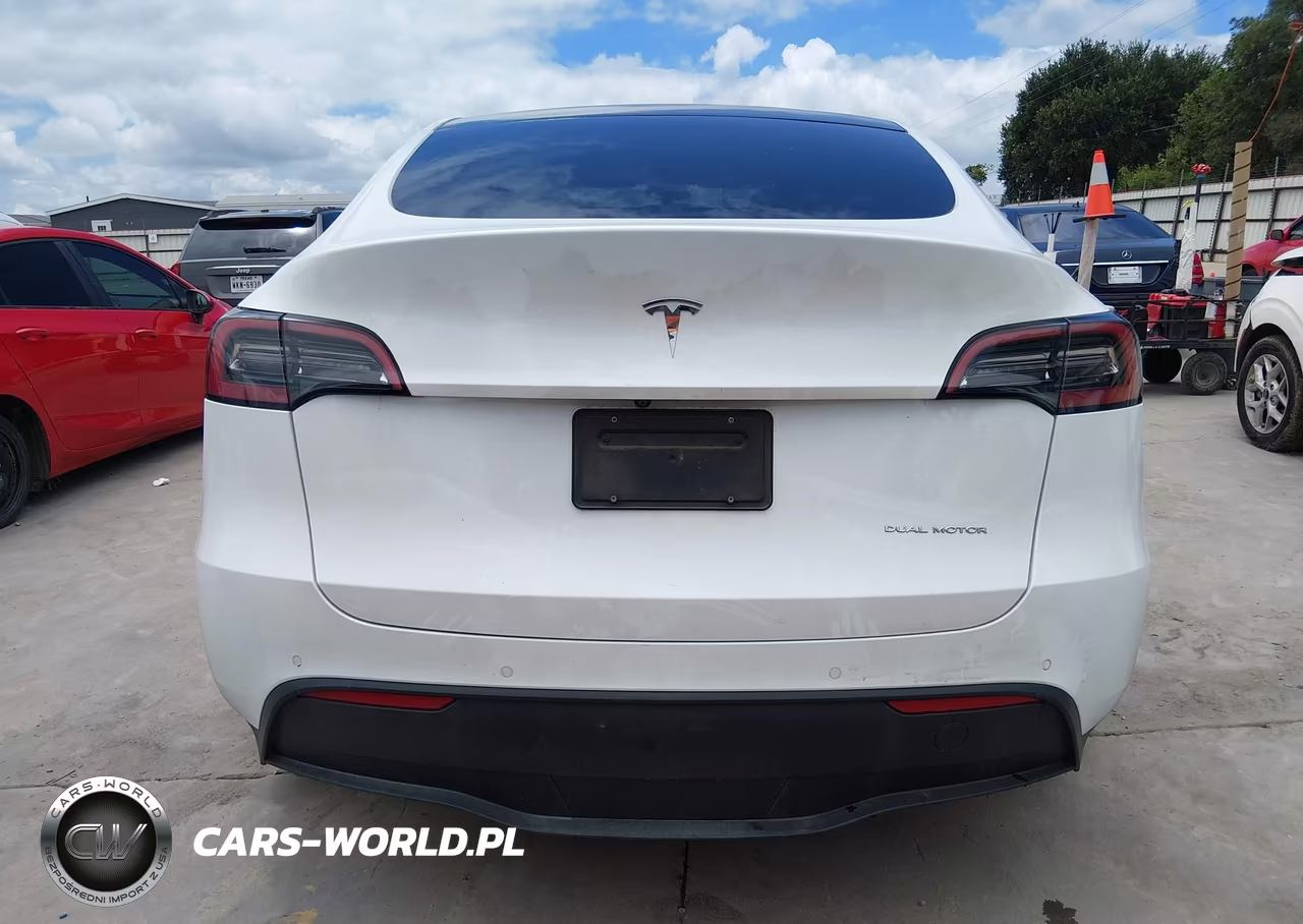 2022 Tesla Model Y Long Range Dual Motor All-Wheel Drive VIN:7SAYGDEE7NA010950 - 16