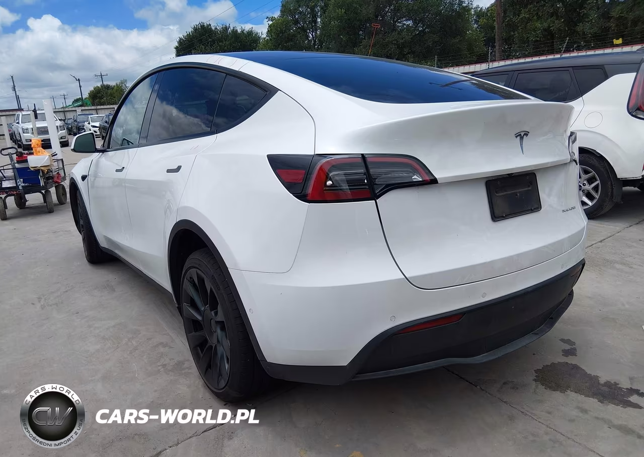 2022 Tesla Model Y Long Range Dual Motor All-Wheel Drive VIN:7SAYGDEE7NA010950 - 3