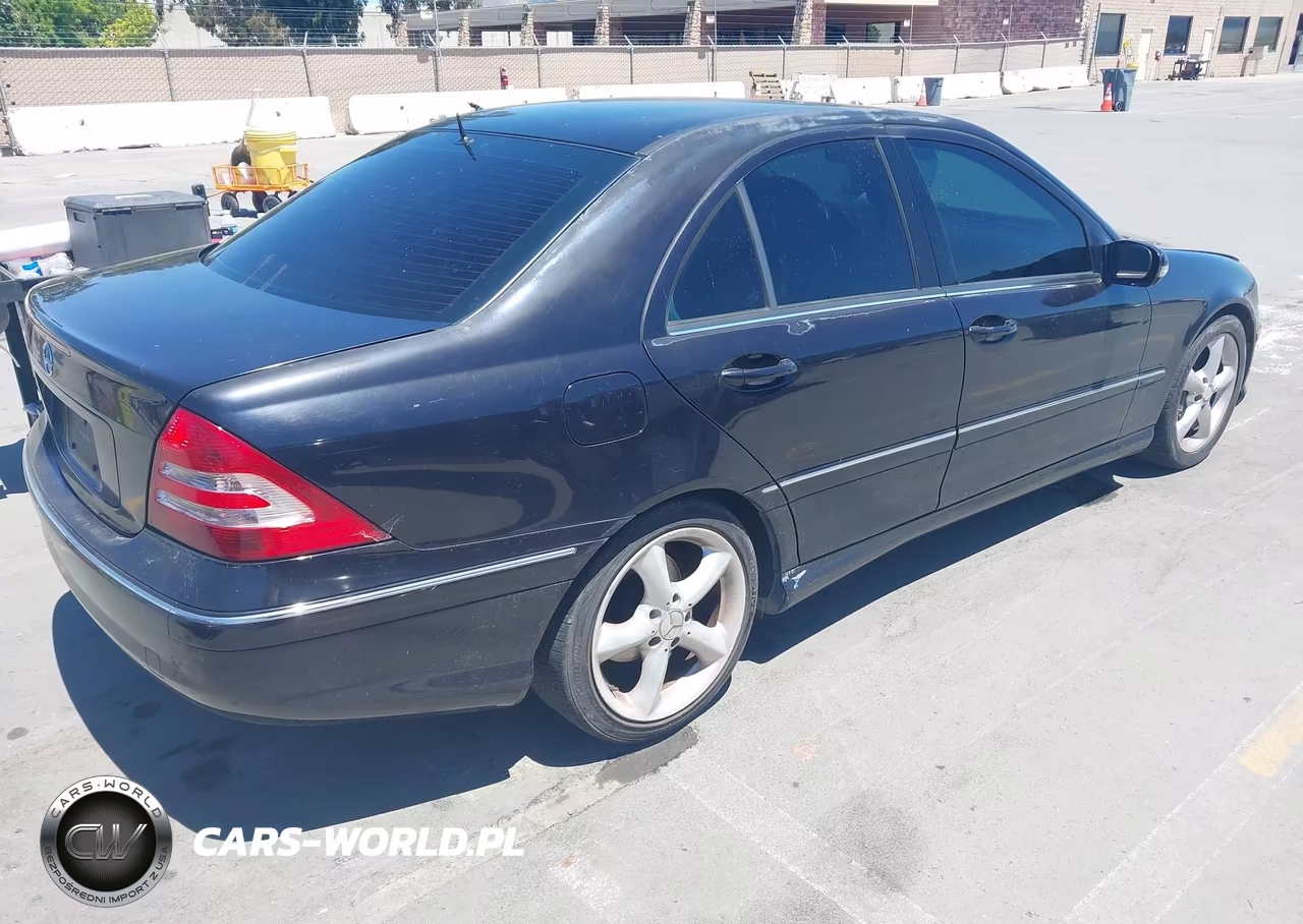 2005 Mercedes-Benz C 230 Kompressor Sport VIN:WDBRF40J25A750070 - 4