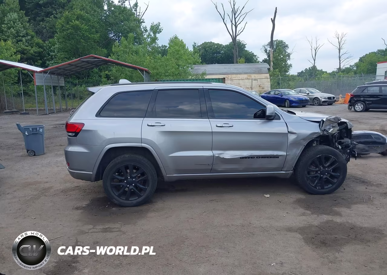 2018 Jeep Grand Cherokee Altitude 4X4 VIN:1C4RJFAG0JC501179 - 14