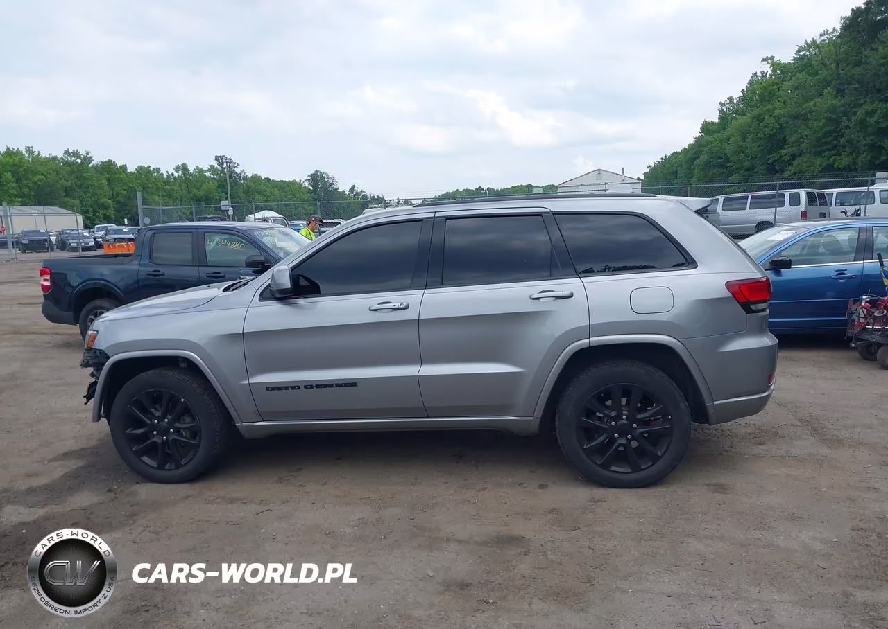 2018 Jeep Grand Cherokee Altitude 4X4 VIN:1C4RJFAG0JC501179 - 15