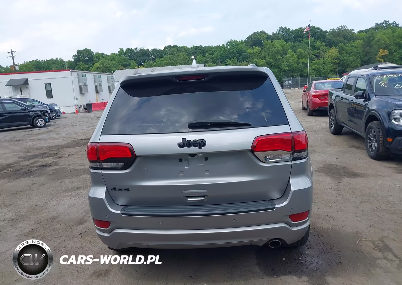 2018 Jeep Grand Cherokee Altitude 4X4 VIN:1C4RJFAG0JC501179 - 17