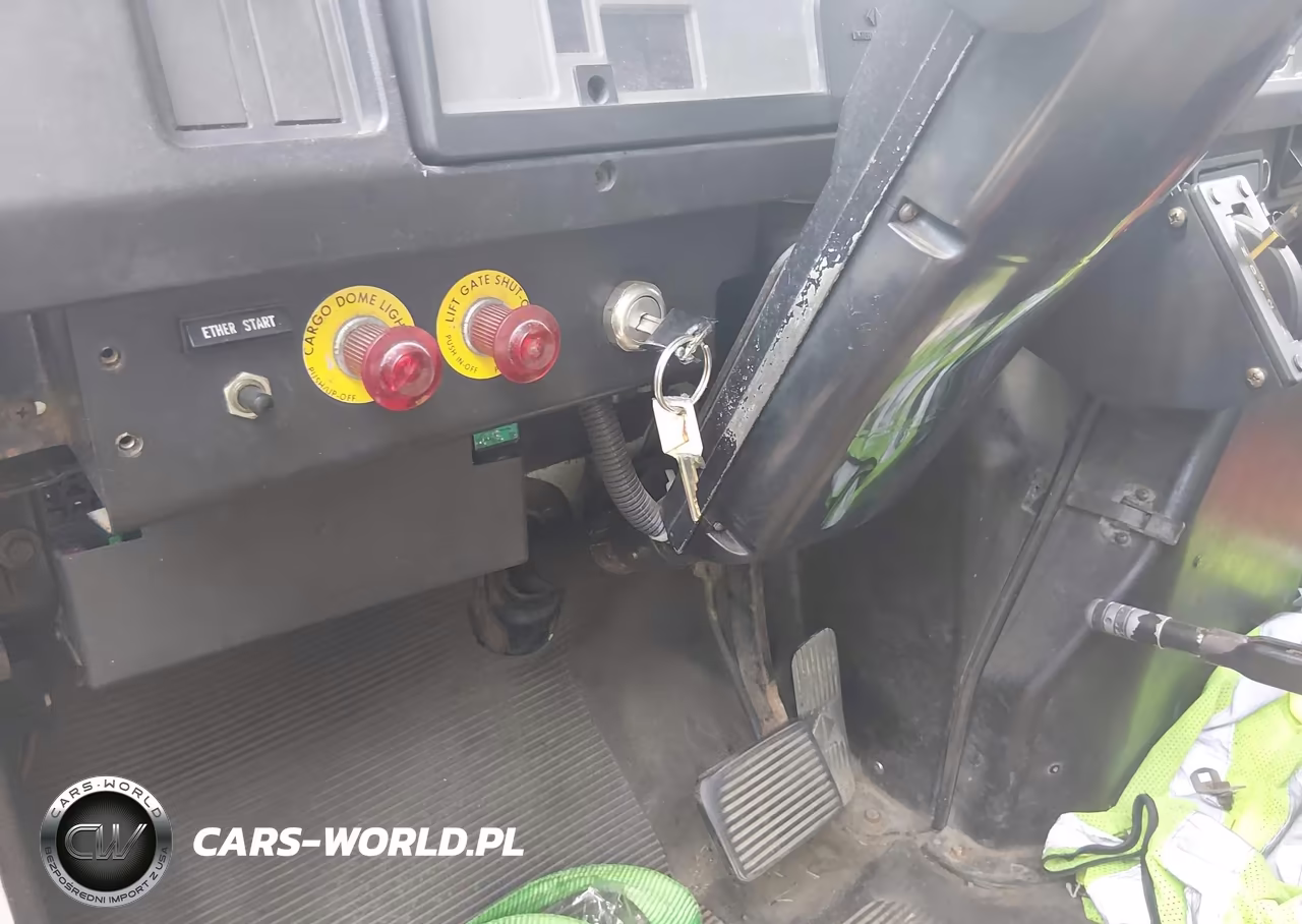 1999 International 4000 4700 VIN:1HTSCAAM2XH688685 - 10