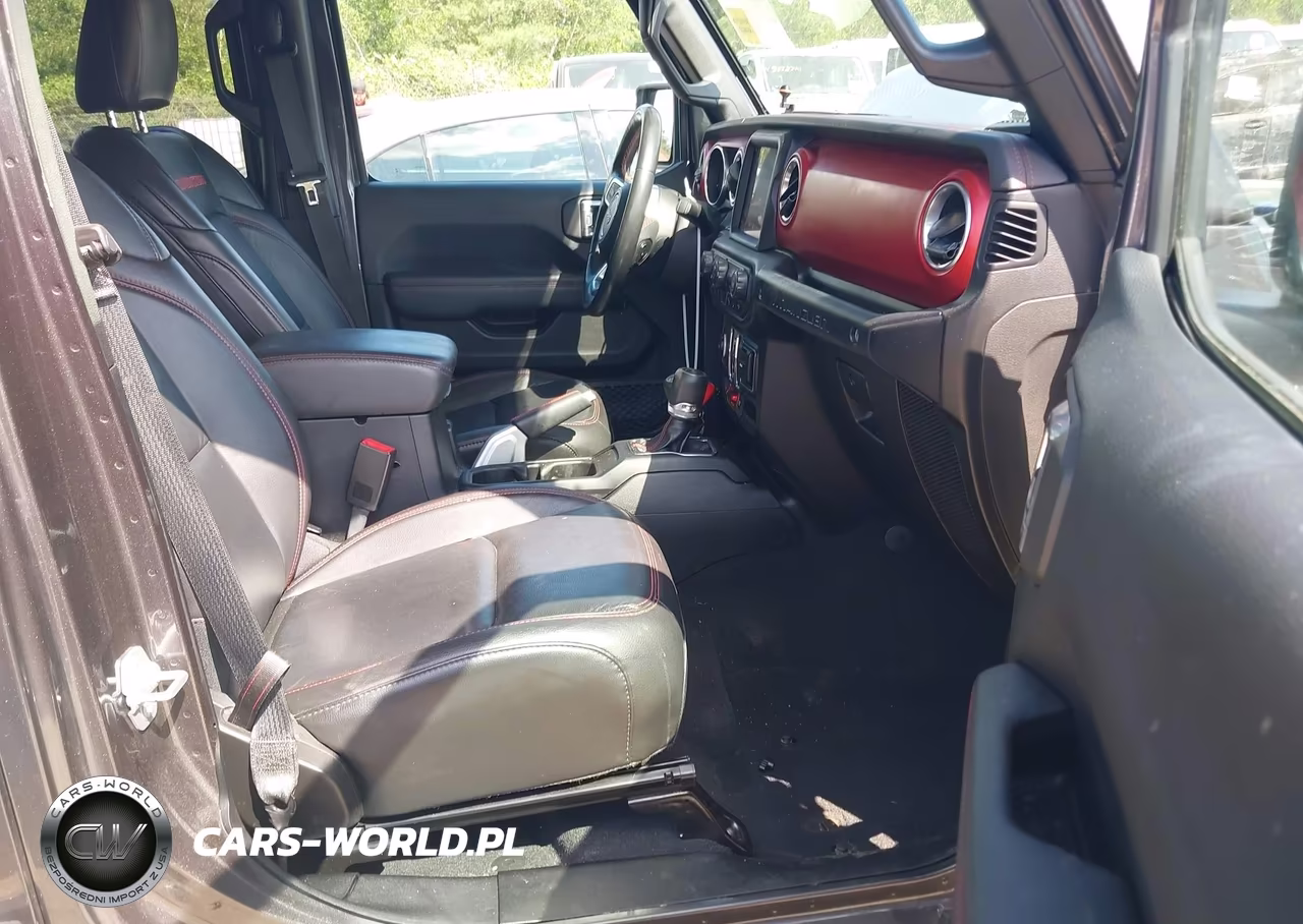 2018 Jeep Wrangler Unlimited Rubicon 4X4 VIN:1C4HJXFG1JW323954 - 5