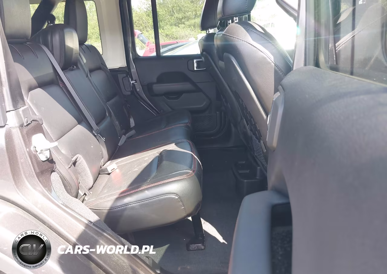 2018 Jeep Wrangler Unlimited Rubicon 4X4 VIN:1C4HJXFG1JW323954 - 8