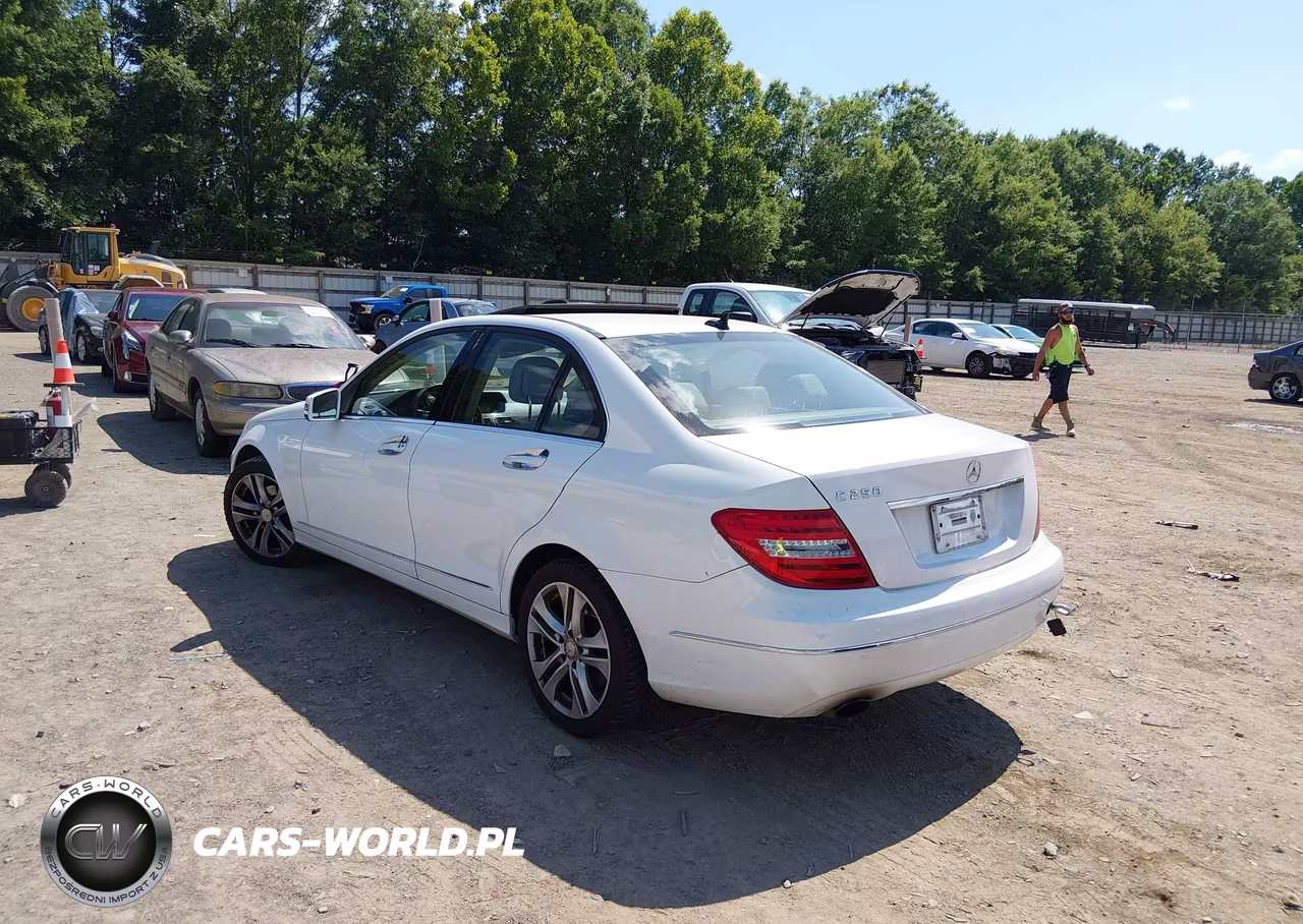 2014 Mercedes-Benz C 250 Luxury VIN:WDDGF4HB4ER310512 - 3