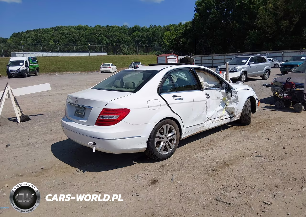 2014 Mercedes-Benz C 250 Luxury VIN:WDDGF4HB4ER310512 - 4
