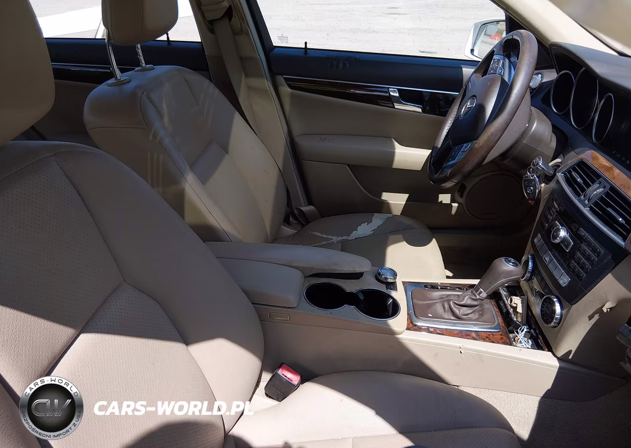 2014 Mercedes-Benz C 250 Luxury VIN:WDDGF4HB4ER310512 - 5