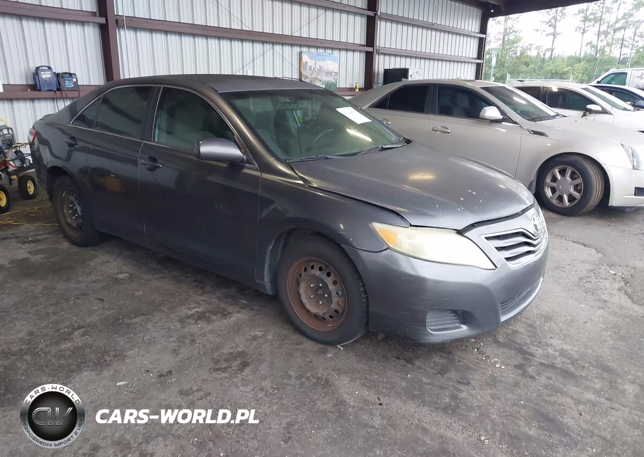 2010 Toyota Camry Le – zdjęcie 1 z 16