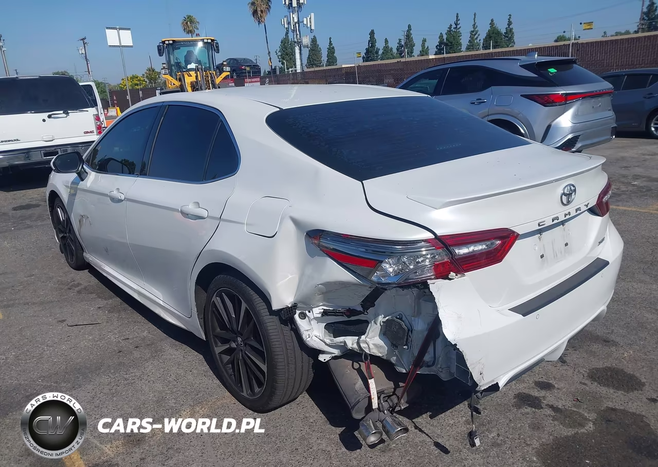 2018 Toyota Camry Xse VIN:4T1B61HK9JU020286 - 3