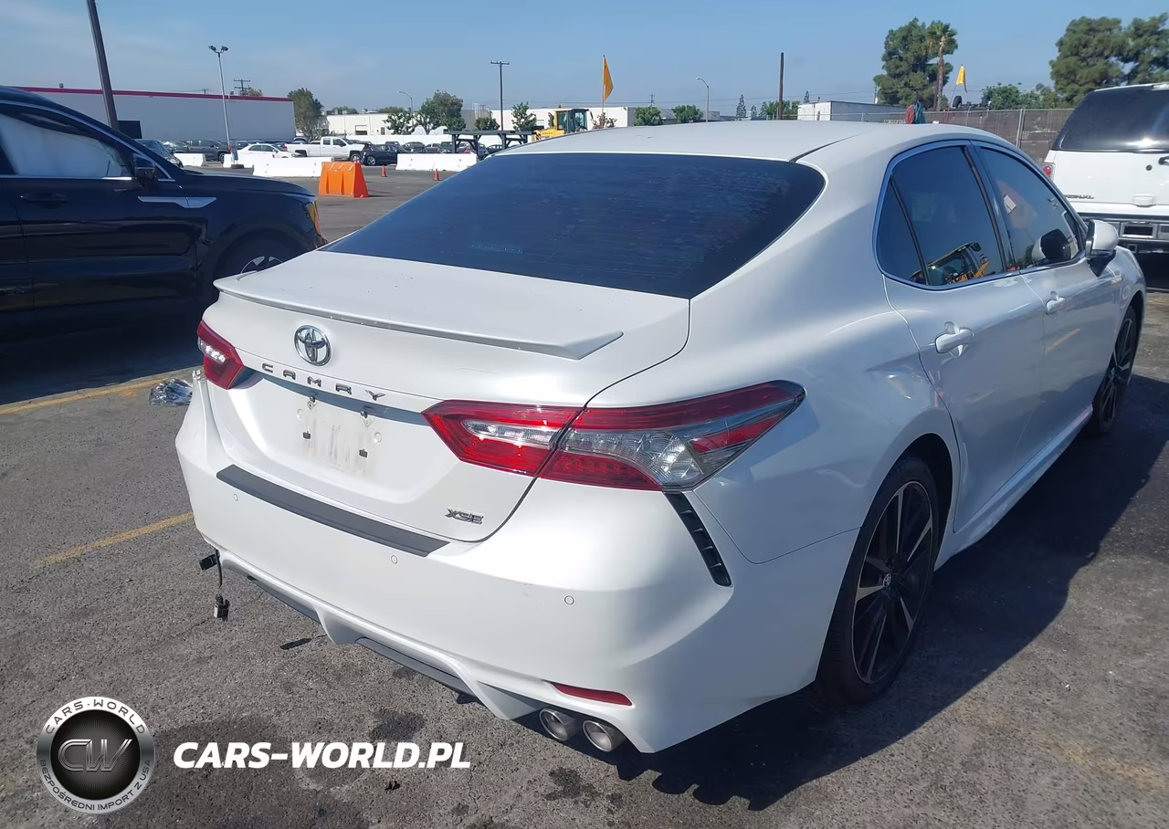 2018 Toyota Camry Xse VIN:4T1B61HK9JU020286 - 4
