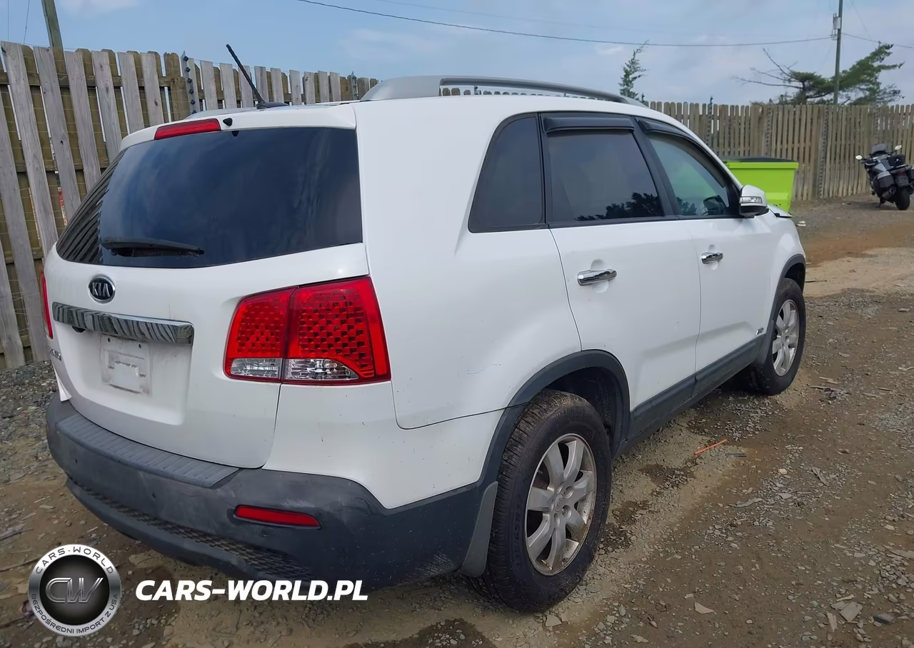 2011 Kia Sorento Lx VIN:5XYKTCA19BG159427 - 4