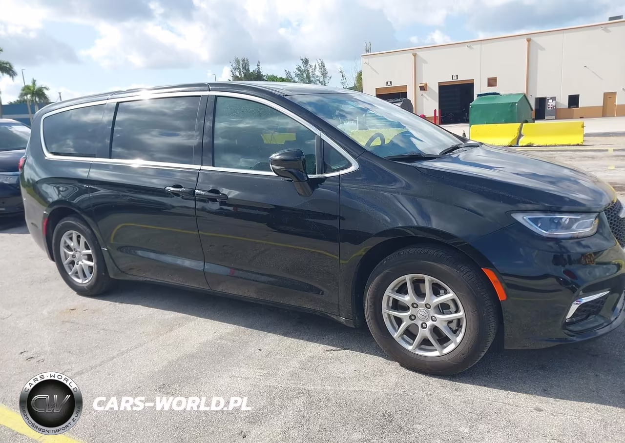 2026 Chrysler Pacifica Select VIN:2C4RC1BG8TR191708 - 13